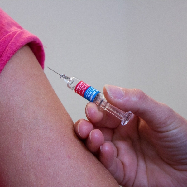 vaccination-1215279_1920.jpg